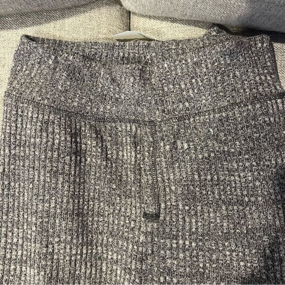 NWT aerie size medium women's thermal pants with cinching on the ankles - Picture 4 of 5